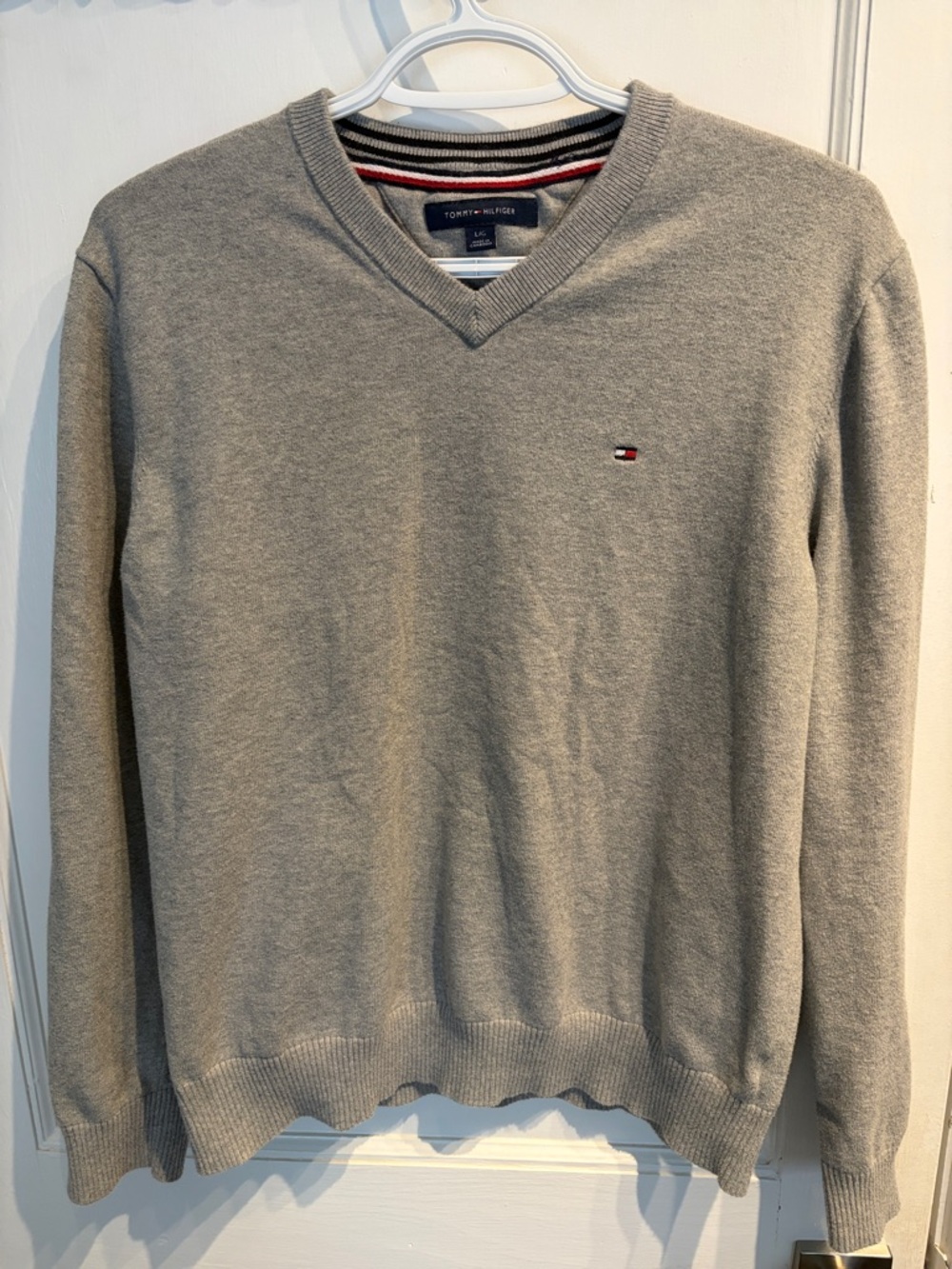 Tommy Hilfiger Men's Light Gray V-Neck Sweater with Signature Flag